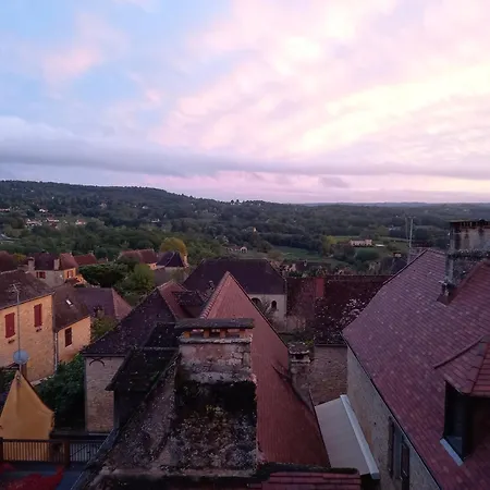 Ferienhaus Maison De La Ruelle Au Coeur De La Bastide De Avec Cour Terrasse